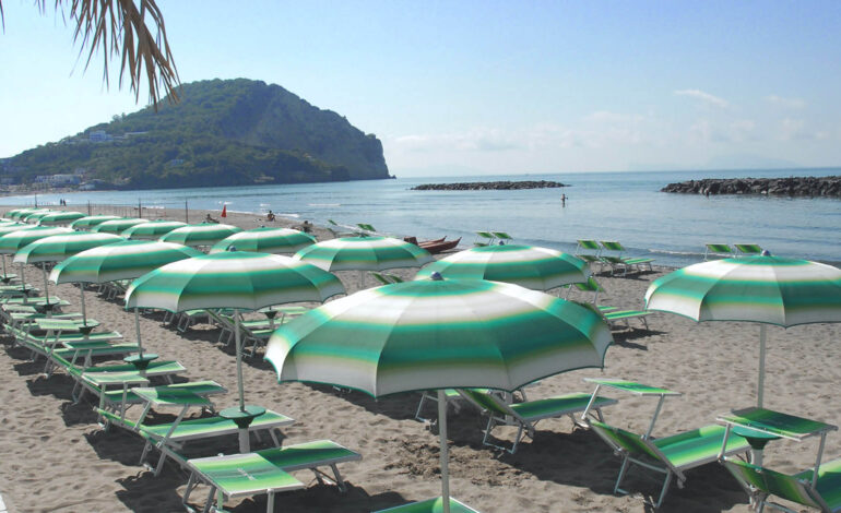 «Le aree demaniali vanno liberate» dal comune di Bacoli PEC a 170 concessionari: caos e ansia, raffica di ricorsi in arrivo