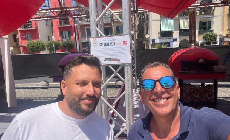 Legna d’autore per pizze speciali: “Wood Point” e l’effetto green al Coca Cola Pizza Village – LE FOTO