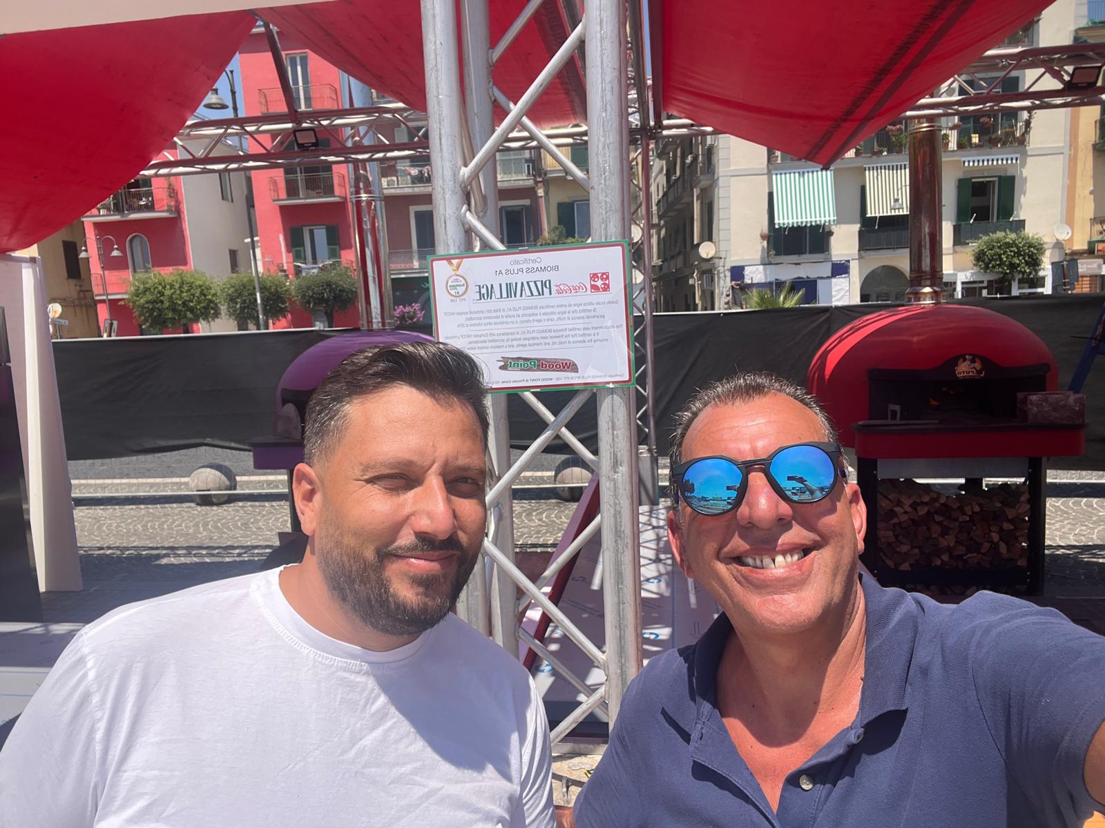 Legna d’autore per pizze speciali: “Wood Point” e l’effetto green al Coca Cola Pizza Village – LE FOTO