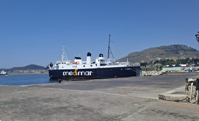 Stop imbarchi al porto di Pozzuoli, i sindaci di Ischia scrivono al Prefetto «Tutti i traghetti a Napoli»