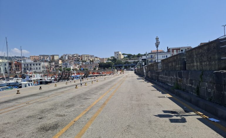 Chiuso il porto di Pozzuoli: traffico marittimo dirottato a Napoli
