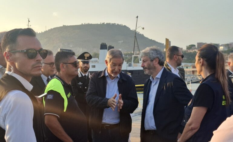Il Ministro Musumeci in visita a Pozzuoli «In arrivo aiuti e un nuovo decreto»