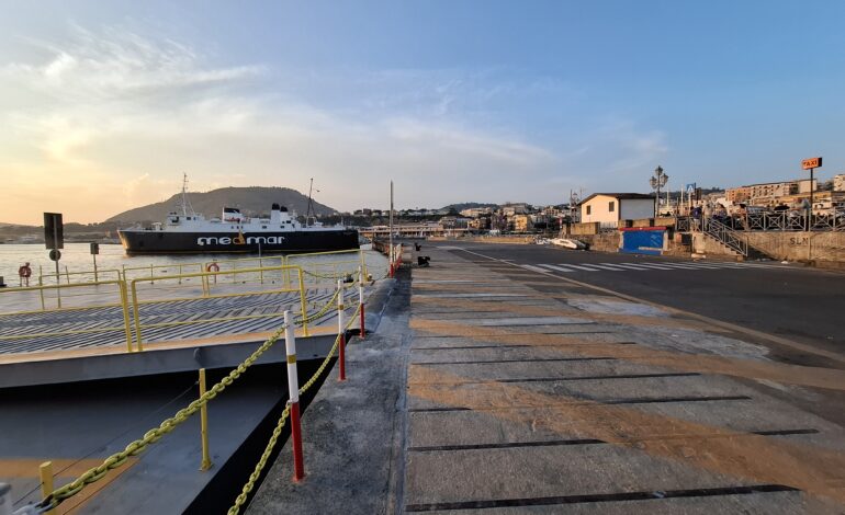 Protesta degli autotrasportatori contro il blocco al porto di Pozzuoli