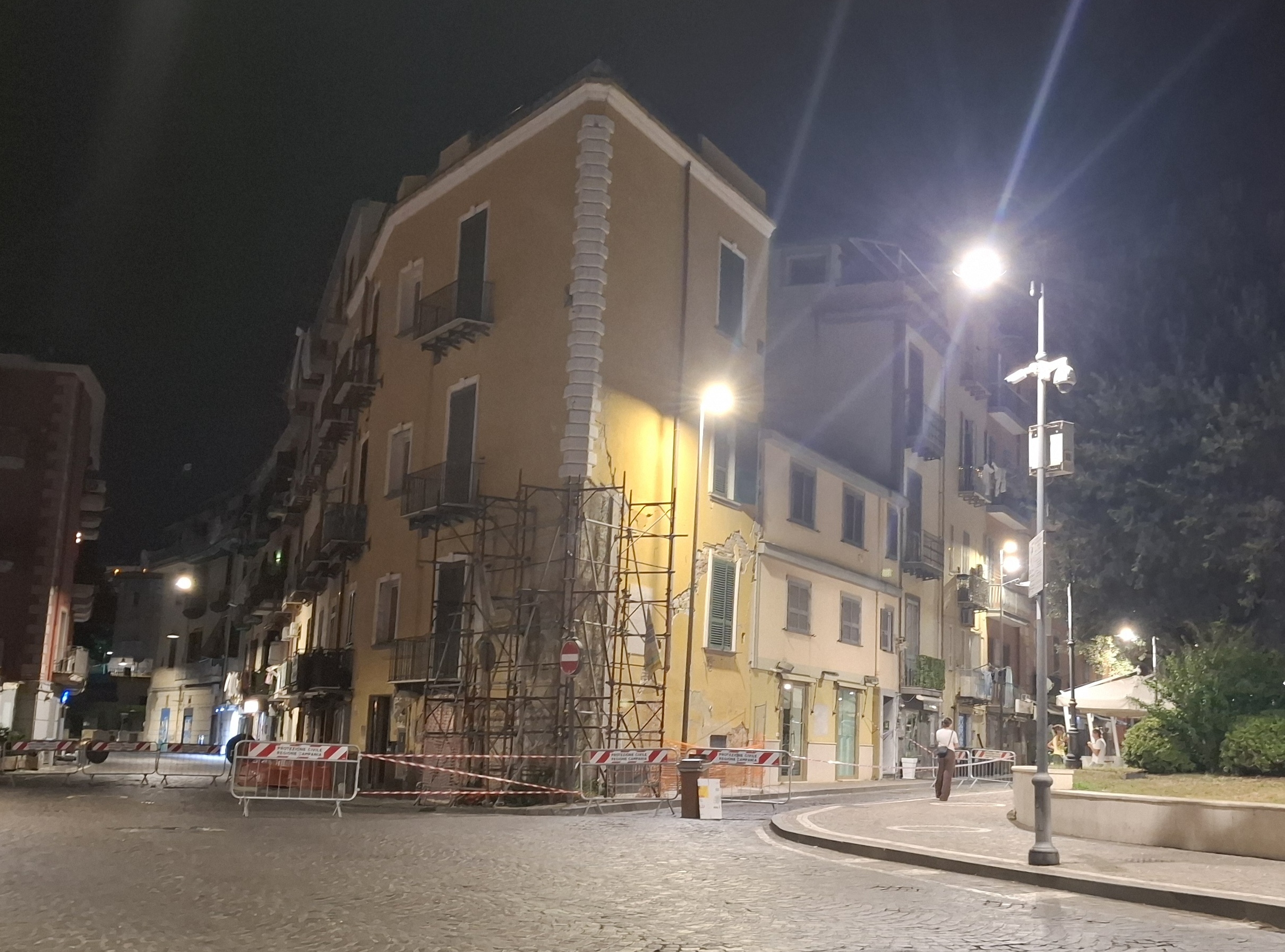 Avviata raccolta fondi per la popolazione colpita dal bradisismo