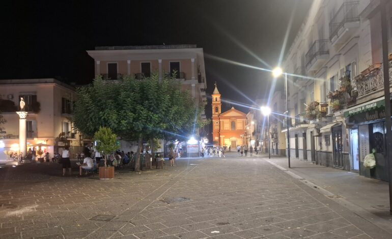 «Commercianti e sfollati abbandonati» Il grido di aiuto da Pozzuoli arriva in Parlamento