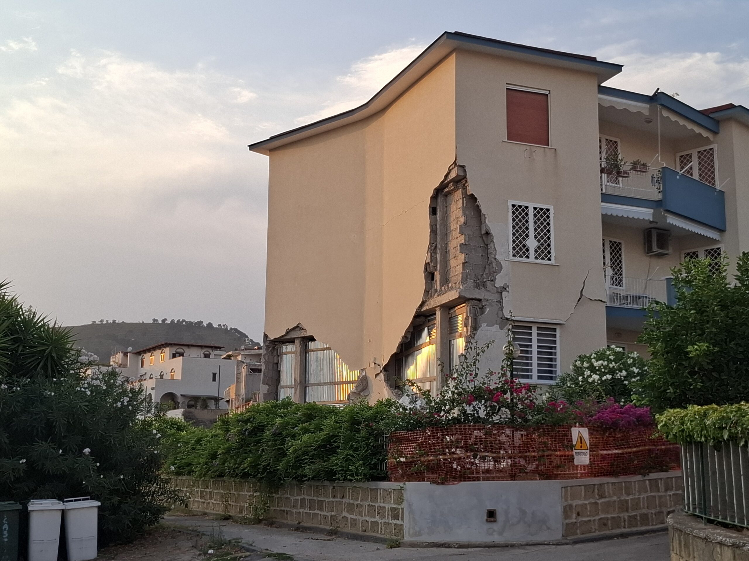 Sale ancora il numero degli sfollati a Pozzuoli: sono 3.157