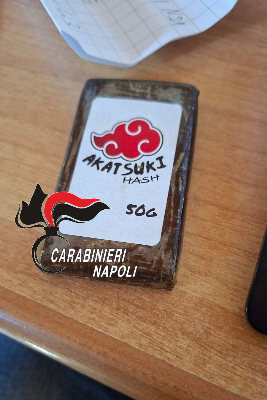 Panetti di hashish marchiati “Naruto”: blitz a Varcaturo, coppia arrestata