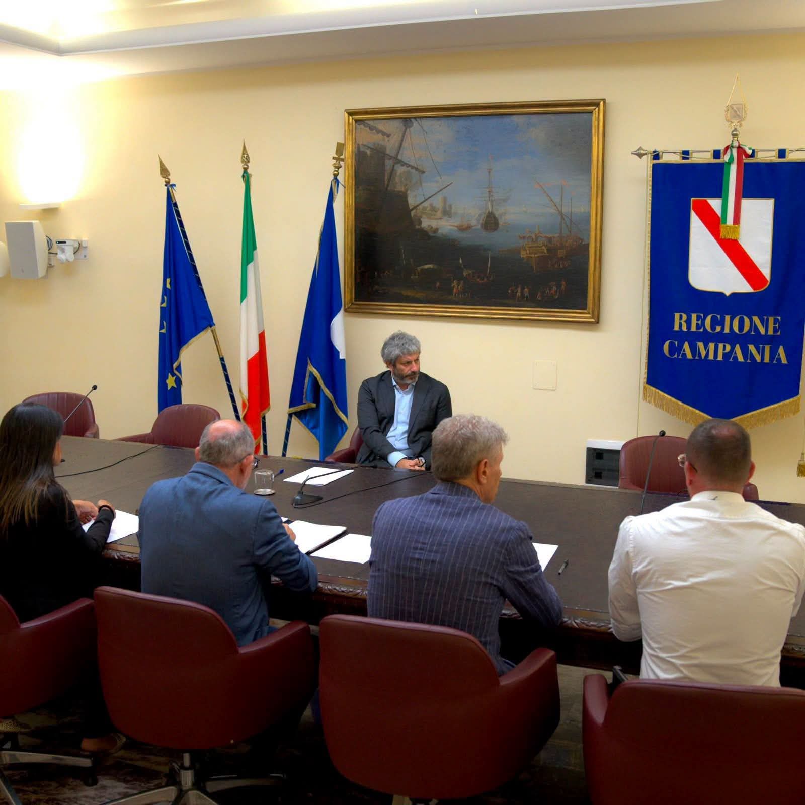 Il presidente della Regione incontra i commercianti di Pozzuoli