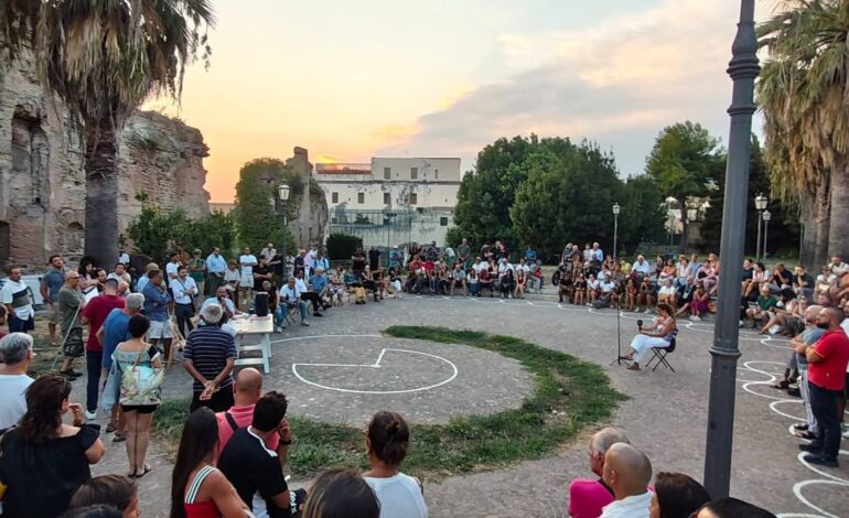 Dalla gente le proposte per il nuovo decreto Campi Flegrei: in 300 in piazza a Pozzuoli