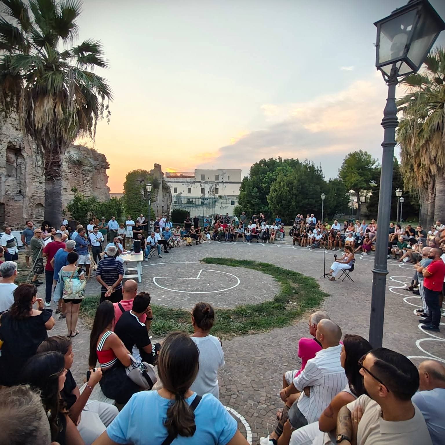 Dalla gente le proposte per il nuovo decreto Campi Flegrei: in 300 in piazza a Pozzuoli