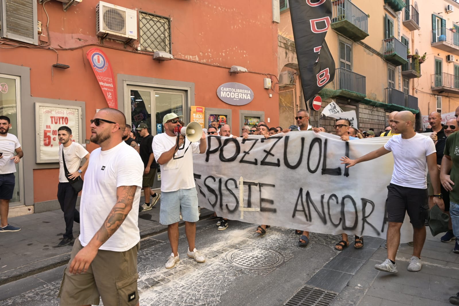 Stop alle tasse sui rifiuti e occupazione di suolo pubblico: commercianti pronti a consegnare le chiavi al comune di Pozzuoli