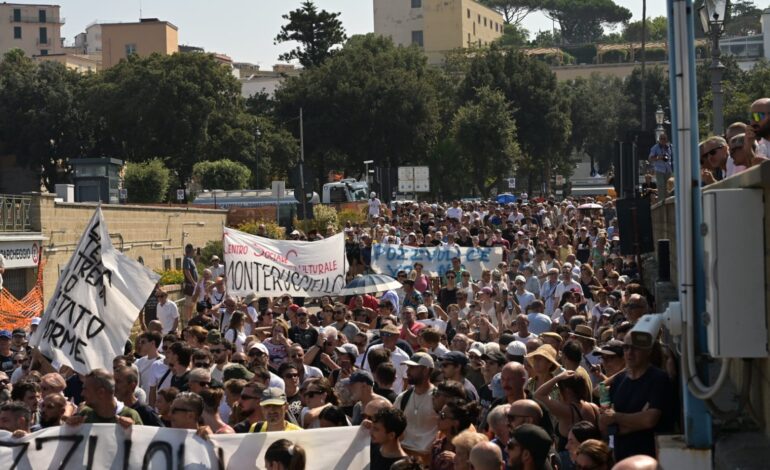 «Blocchiamo tutto ovunque» nuova manifestazione a Pozzuoli