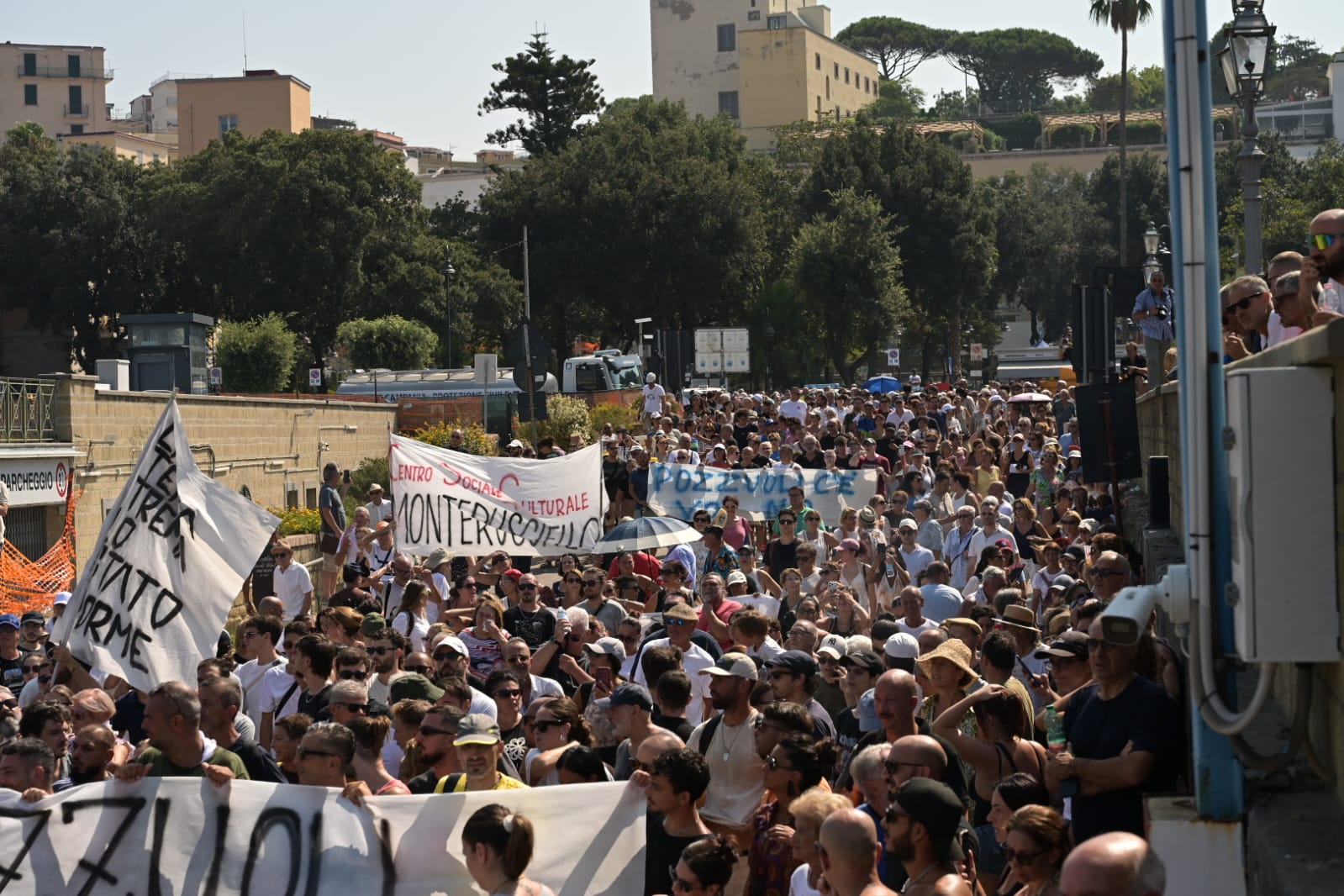 «Blocchiamo tutto ovunque» nuova manifestazione a Pozzuoli