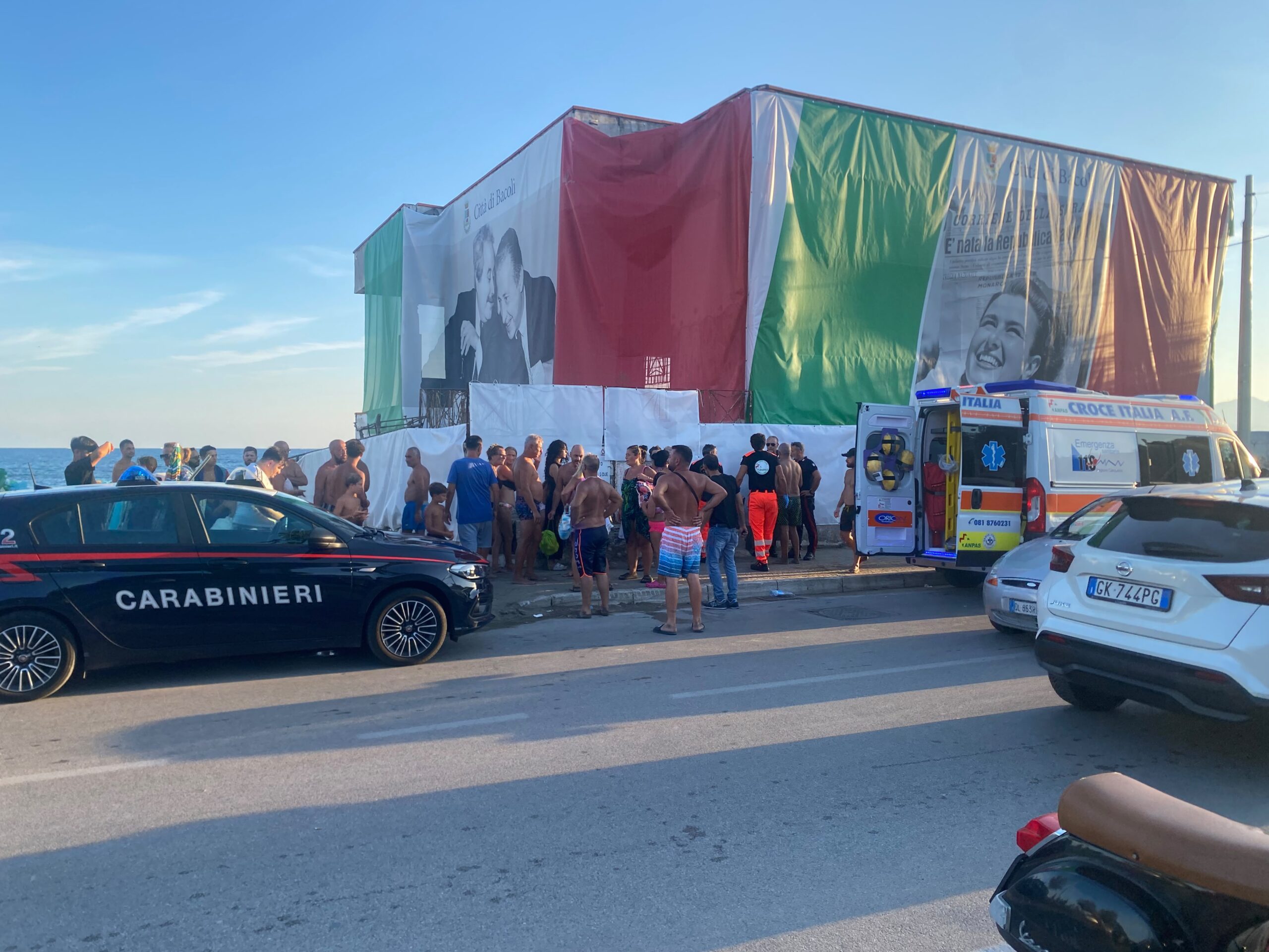 «Si sta masturbando in spiaggia» A Bacoli uomo rischia il linciaggio dai bagnanti