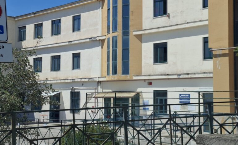 Danni alle scuole dopo la scossa di magnitudo 4.7: la relazione del comune di Pozzuoli sui 14 edifici colpiti – I NOMI