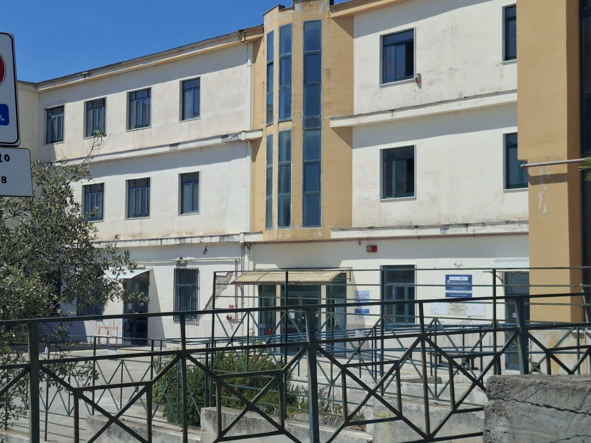 Danni alle scuole dopo la scossa 4.7: la relazione del comune di Pozzuoli sui 14 edifici colpiti – I NOMI