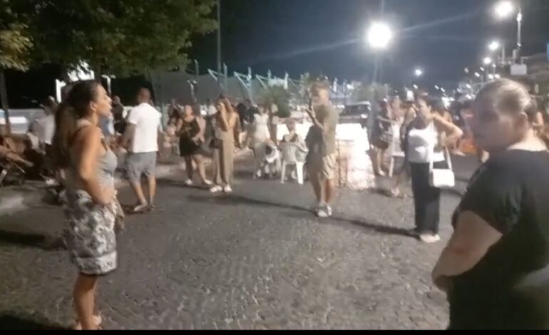 Ancora proteste a Pozzuoli, sfollati bloccano le strade – LE FOTO