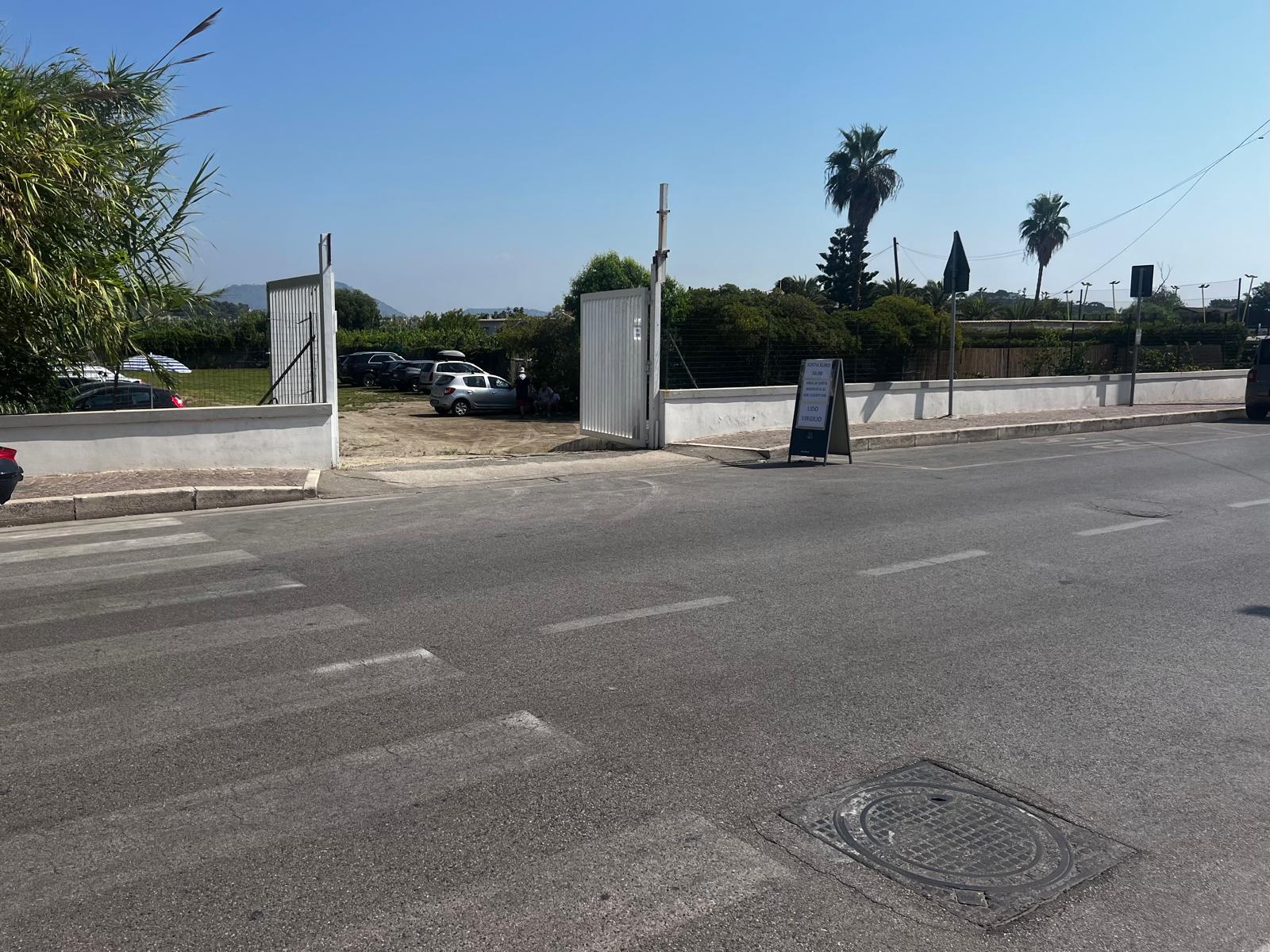 BACOLI/ Parcheggi aperti a Miliscola e Miseno, fine di un incubo per residenti e bagnanti