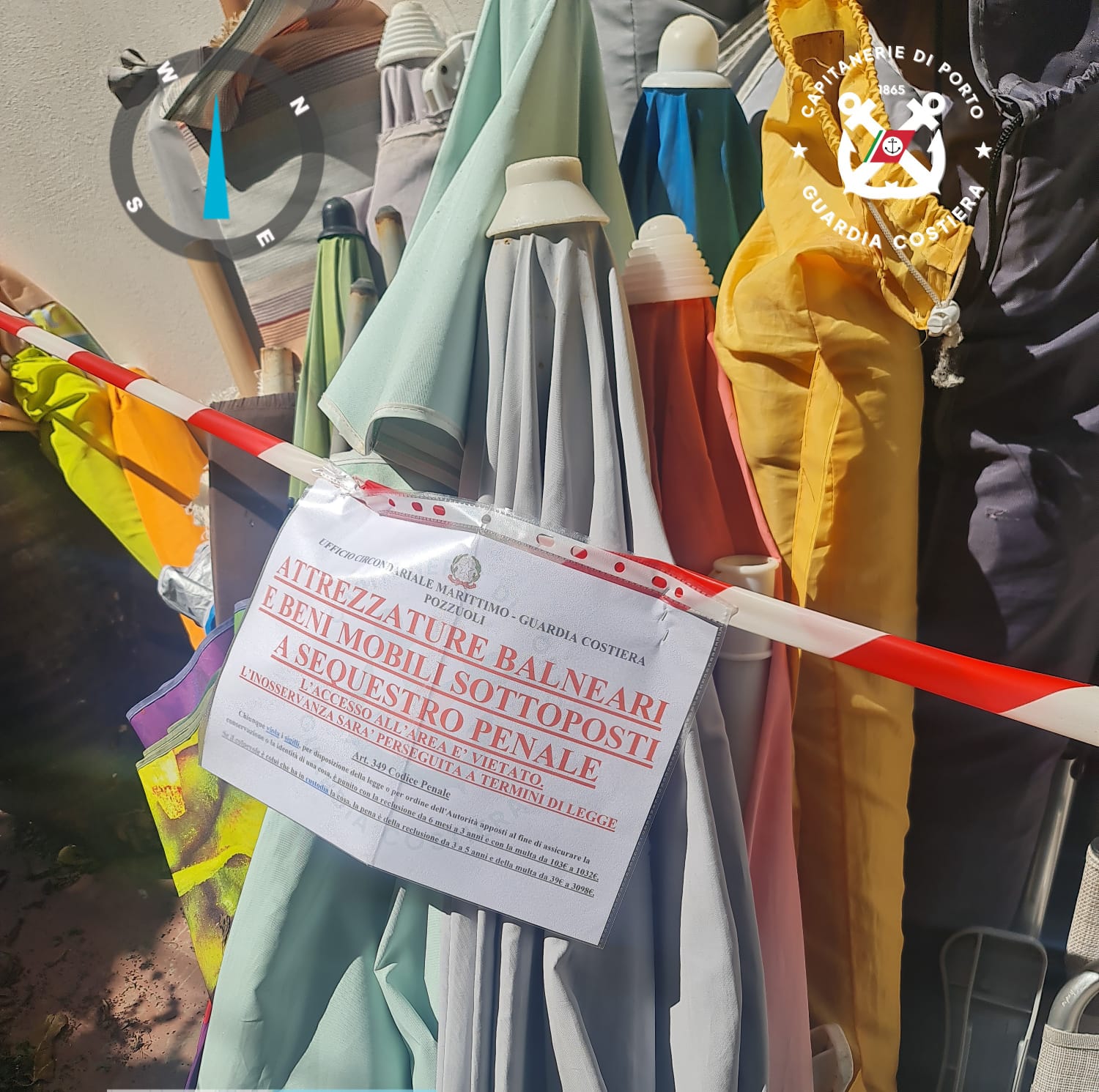 Lido abusivo a Bacoli: la Guardia Costiera sequestra lettini, ombrelloni e tavolini – LE FOTO