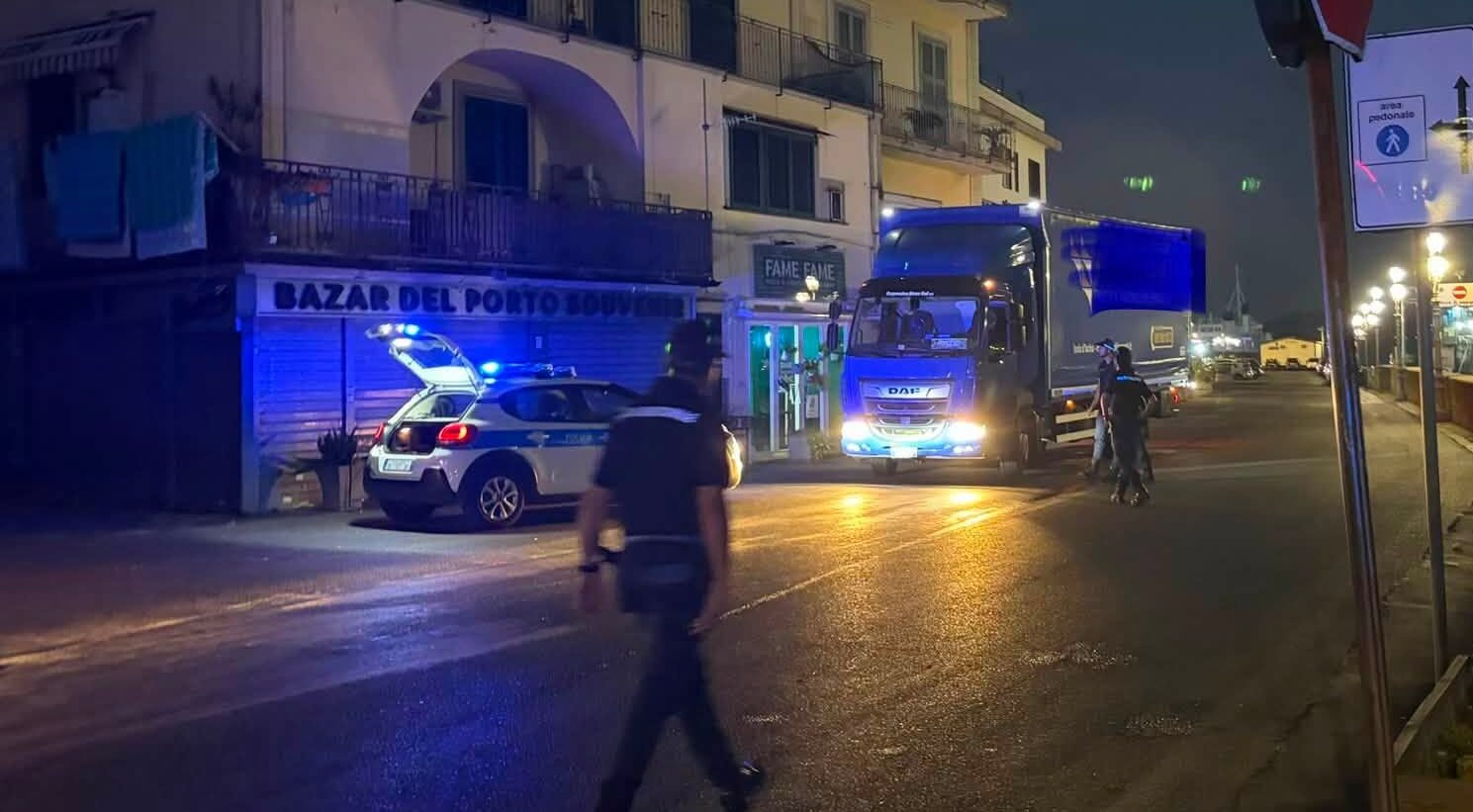 Camion sul porto di Pozzuoli nonostante il divieto: multe dalla Polizia Municipale