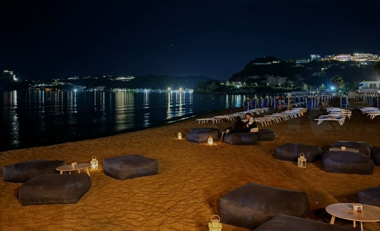 POZZUOLI/ Casa Azul: a Lucrino un nuovo modo di vivere la spiaggia – LE FOTO