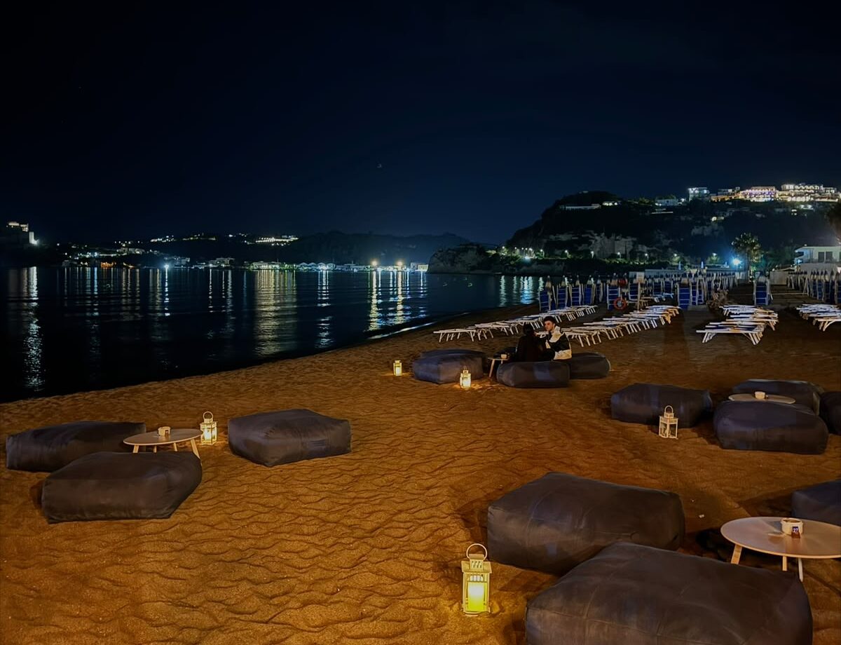 POZZUOLI/ Casa Azul: a Lucrino un nuovo modo di vivere la spiaggia – LE FOTO