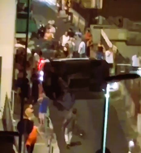 Paura nella notte, auto si ribalta a Pianura