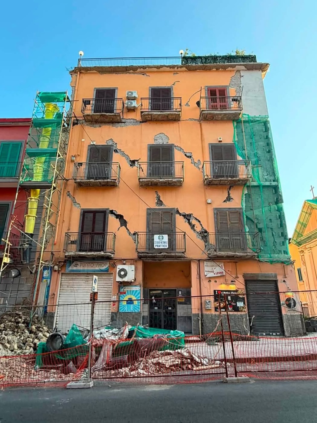 Pozzuoli, gli architetti: «Serve vaccinazione edilizia diffusa»