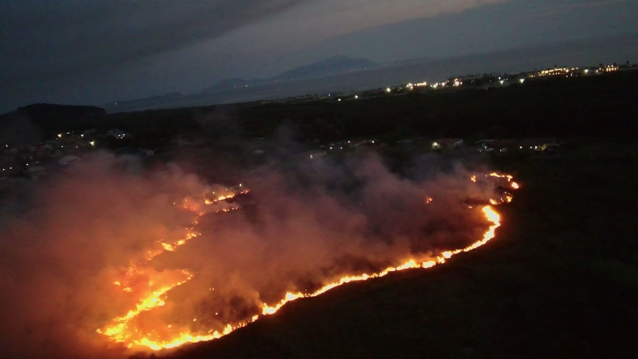 POZZUOLI/ Incendio all’ex base NATO di via delle Colmate: arrestato un 52enne