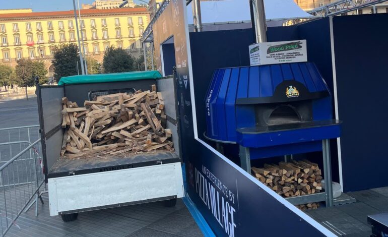 Wood Point al centenario del Napoli: da Pozzuoli legna d’autore per le pizze – LE FOTO