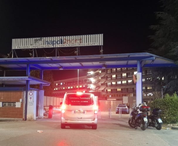 Uomo lasciato morto davanti all’ospedale di Pozzuoli