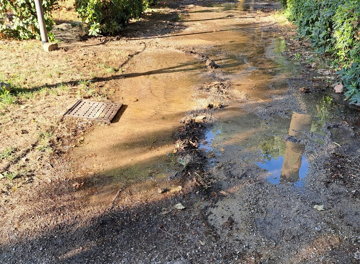 POZZUOLI/ «Perdita d’acqua da venerdì sera: segnalata a tutti, ma nessuno è intervenuto»