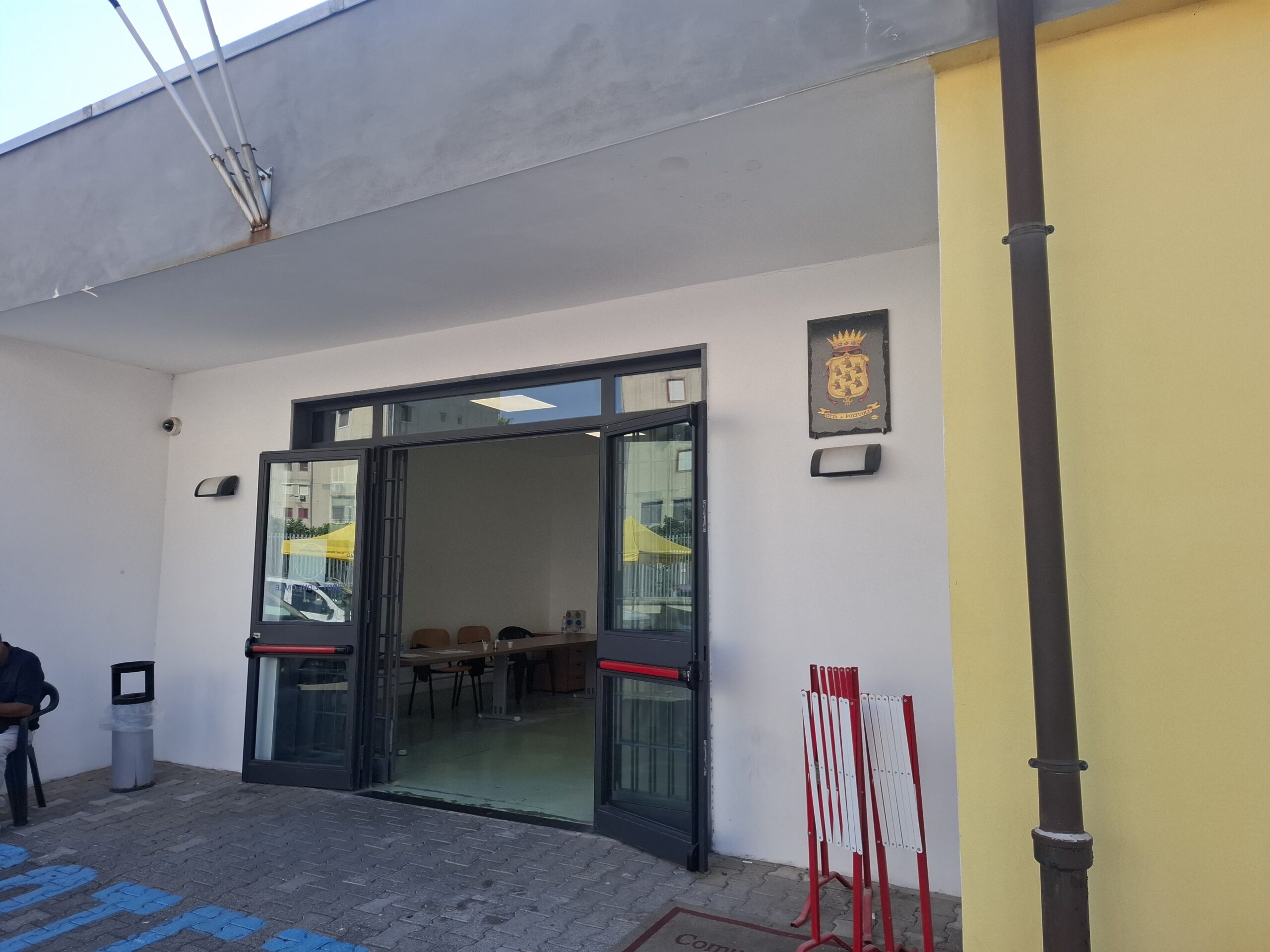 POZZUOLI/ Uso “privato” della sede della Protezione Civile: lo scivolone del sindaco Manzoni e del direttivo del PD