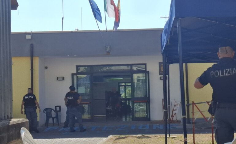 POZZUOLI/ Nella sede fa caldo: il PD fa il direttivo (abusivamente) alla Protezione Civile