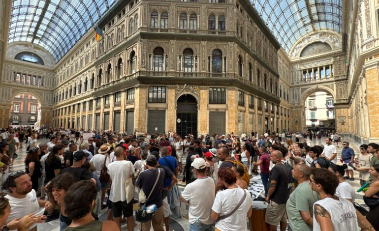 Pozzuoli, assemblea degli sfollati nella Galleria Umberto
