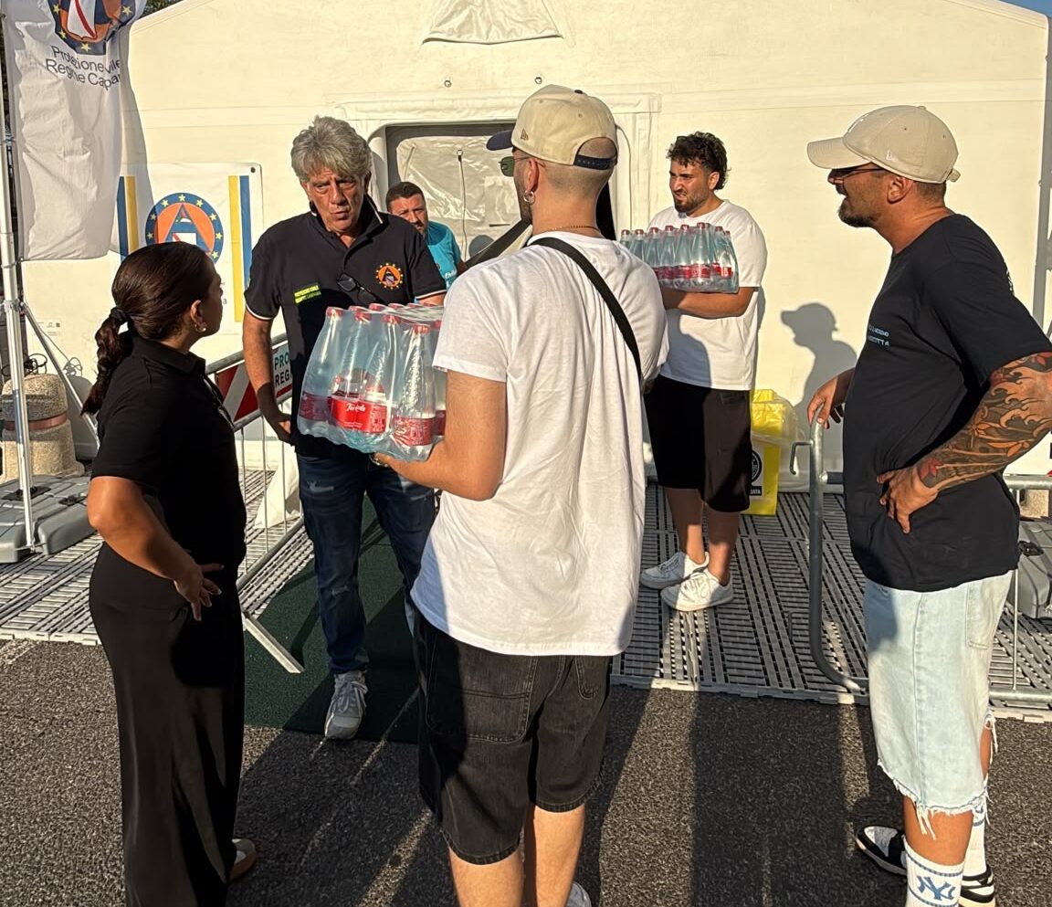Solidarietà senza fine a Pozzuoli: i volontari del club Bruno Marotta consegnano aiuti agli sfollati