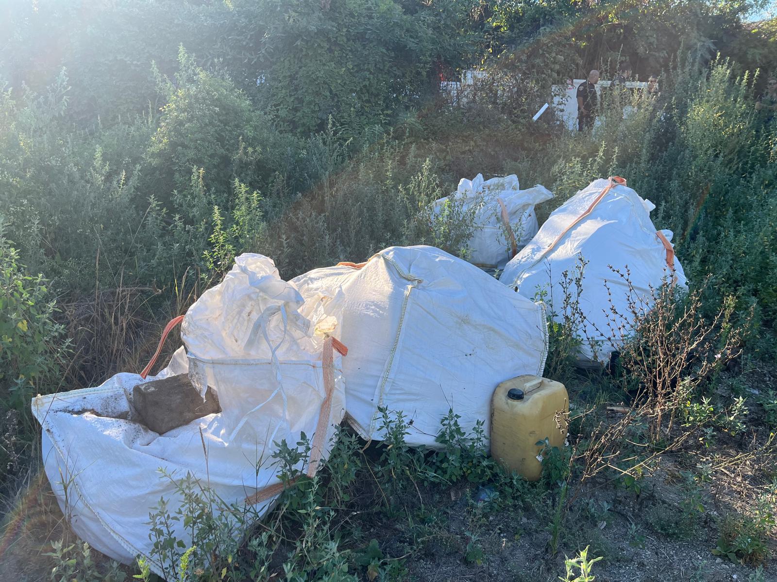 Blitz della Polizia Municipale a Pozzuoli: scoperte due discariche abusive – LE FOTO
