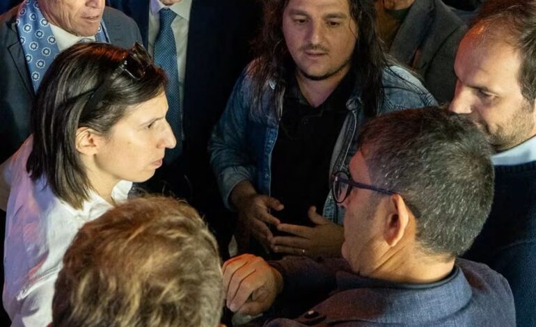 Da Elly Schlein sostegno a Manzoni e alla città di Pozzuoli «Siamo con voi»