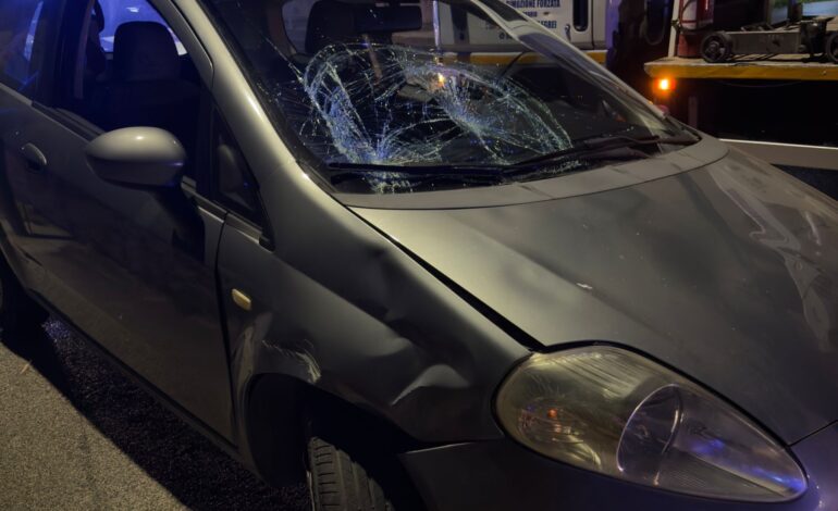 Follia a Pozzuoli: automobilista investe coppia di fidanzati per gelosia