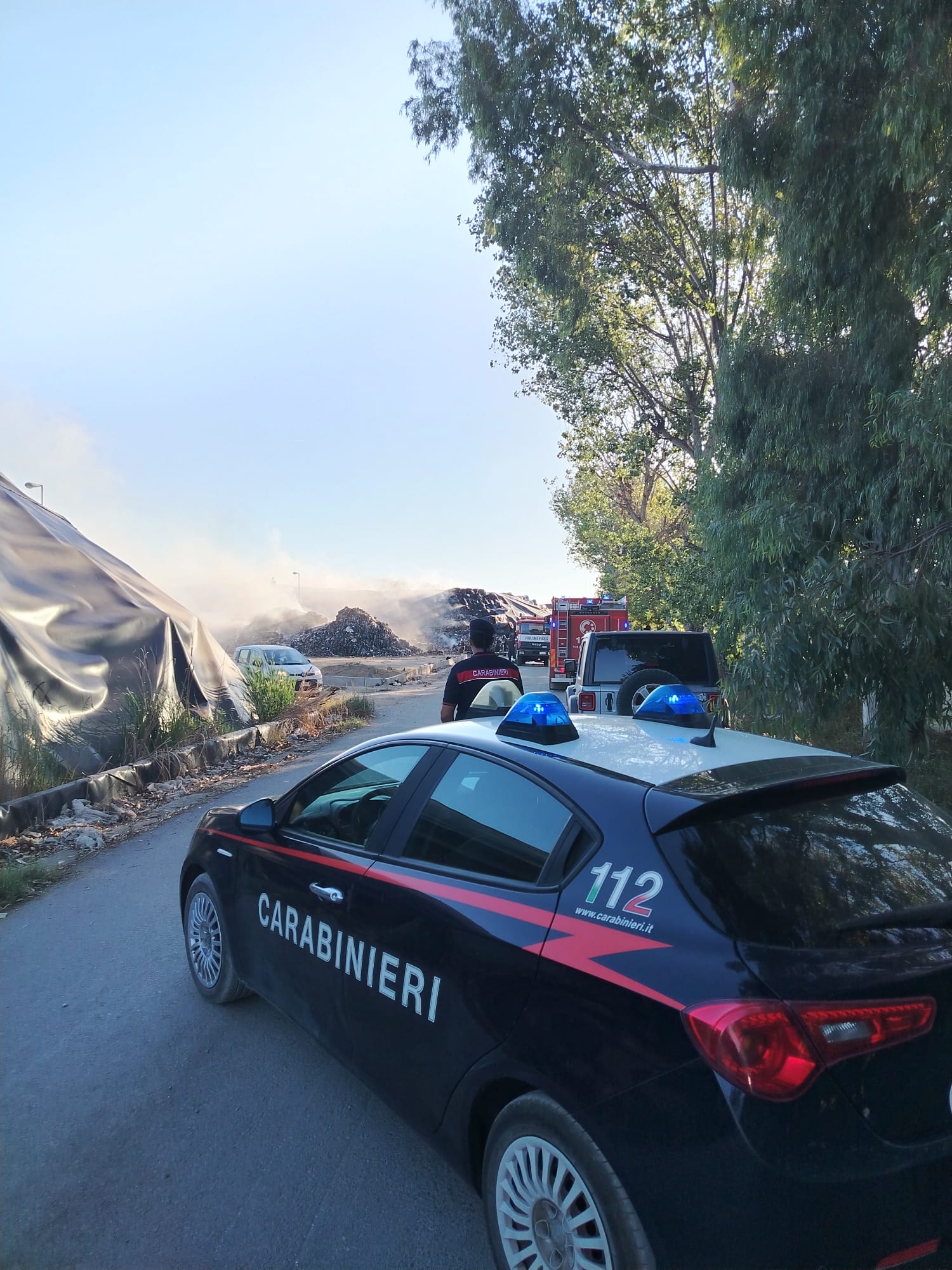 Incendio al centro di stocaggio rifiuti a Giugliano