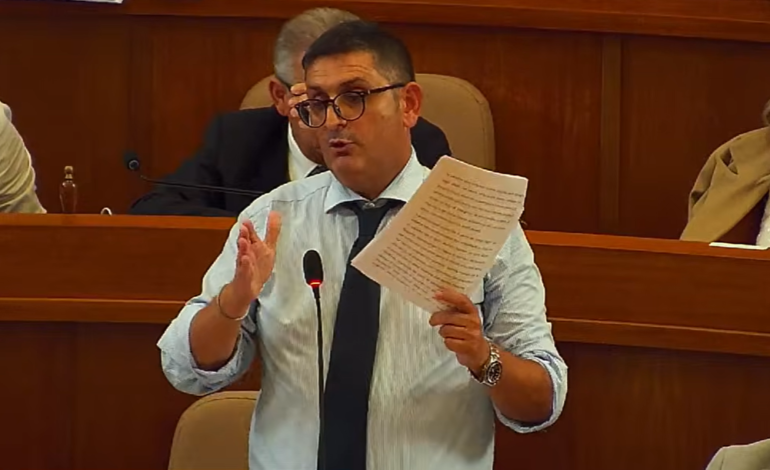 Bradisismo, Manzoni in consiglio comunale a Pozzuoli «Io sono pronto ad andare a Roma con la gente»