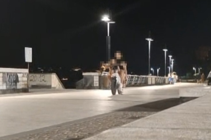 POZZUOLI/ Bici elettriche e moto: il lungomare di via Napoli nella morsa degli incivili degli incivili