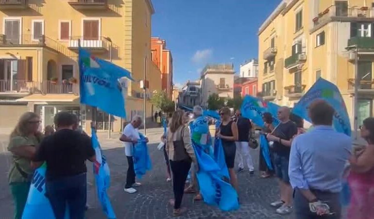 Emergenza scuole, sindacati in piazza a Pozzuoli «Chiediamo sicurezza per studenti e lavoratori»