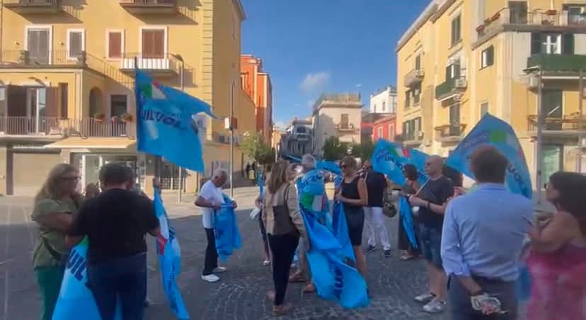 Emergenza scuole, sindacati in piazza a Pozzuoli «Chiediamo sicurezza per studenti e lavoratori»