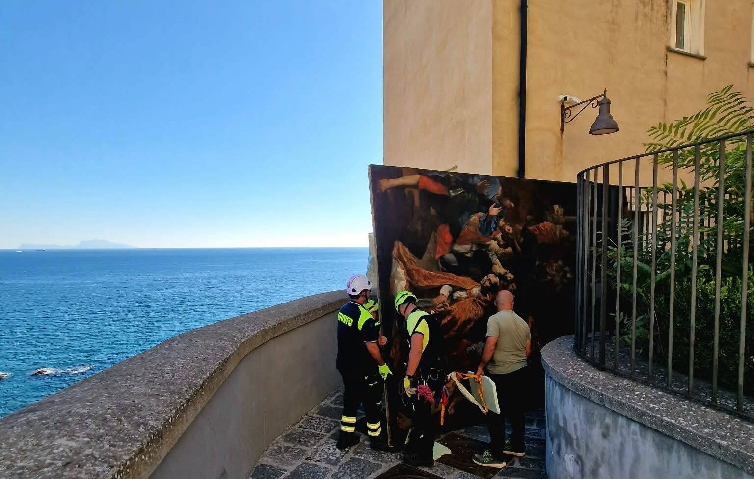 Il “Martirio dei Santi Gennaro e Procolo” portato via dal Rione Terra: così si proteggono le opere d’arte dal bradisismo – LE FOTO