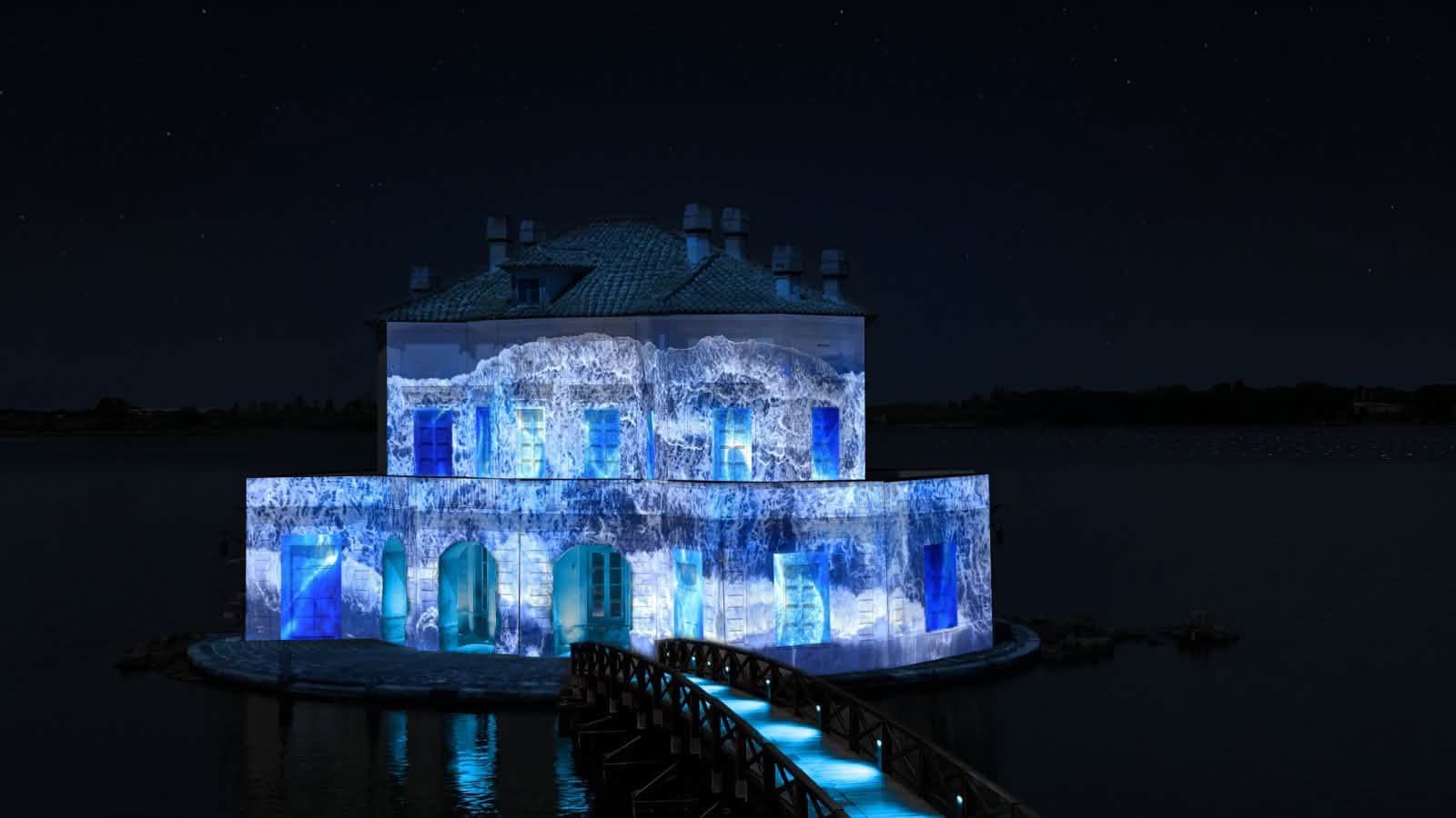 L’America’s Cup arriva a Bacoli: luci e colori illuminano la Casina Vanvitelliana