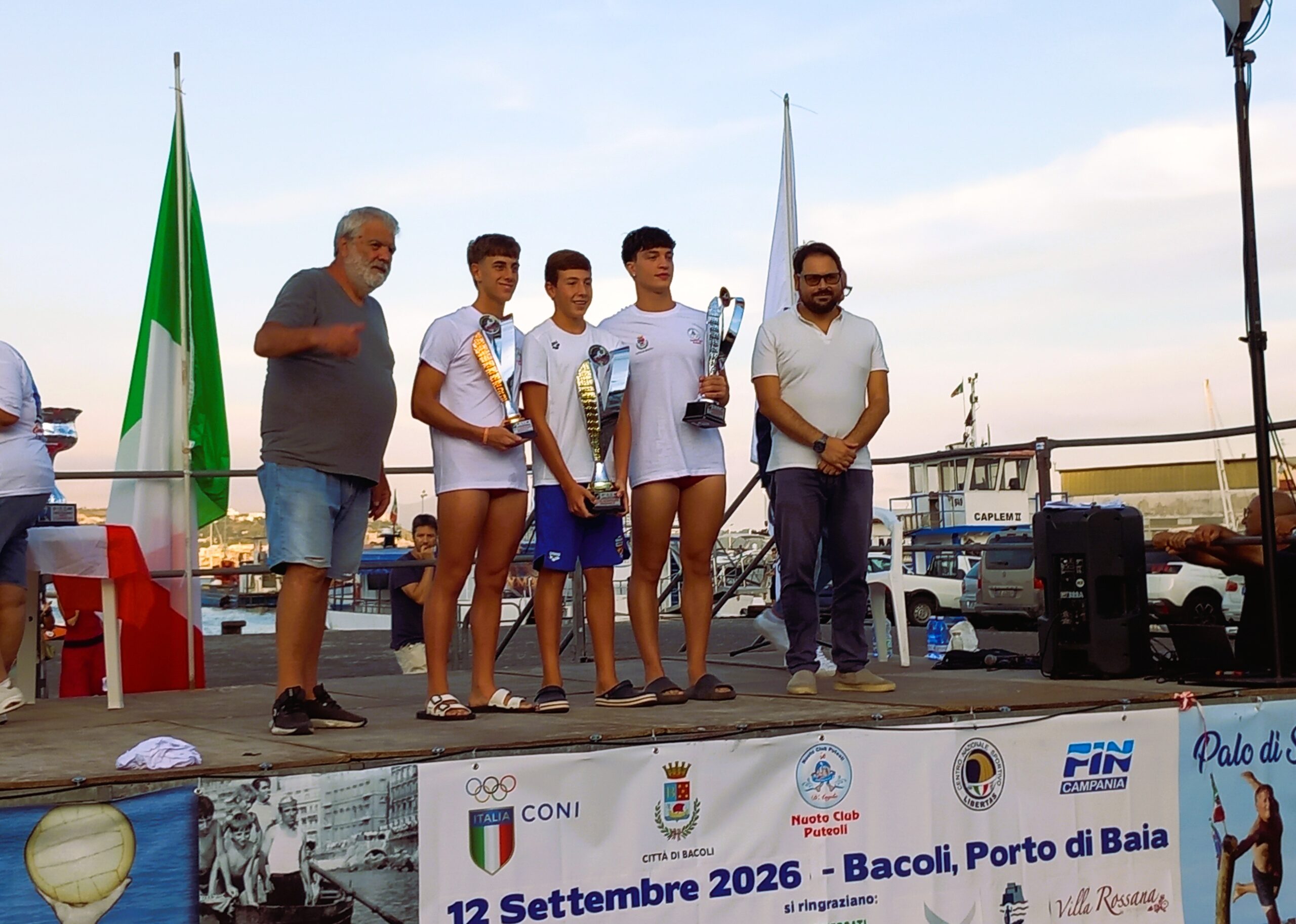 Baia celebra Enzo D’Angelo e Giulio Travaglio: una giornata intensa tra sport, identità e commozione –  LE INTERVISTE