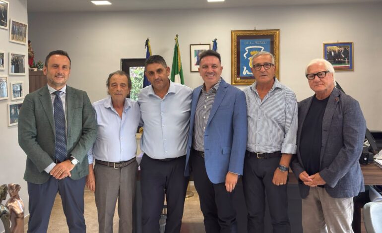 POZZUOLI/ Prima sedotto e poi abbandonato, Festa fa dietrofront e torna da Manzoni