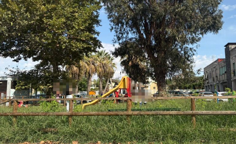 POZZUOLI/ Degrado a Licola Borgo: bambini costretti a giocare tra erbacce, sporcizia e topi