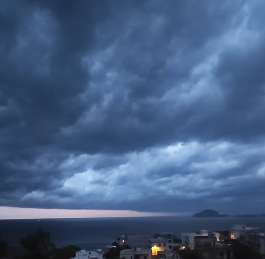 Maltempo, allerta meteo sui Campi Flegrei fino alle 14 di domani